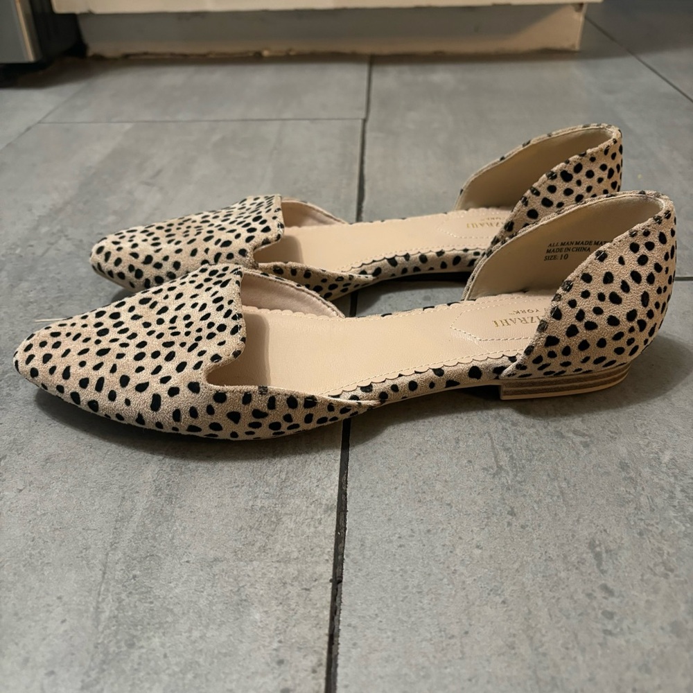Isaac Mizrahi Light Tan Leopard Pointy Toe Flat Size 10